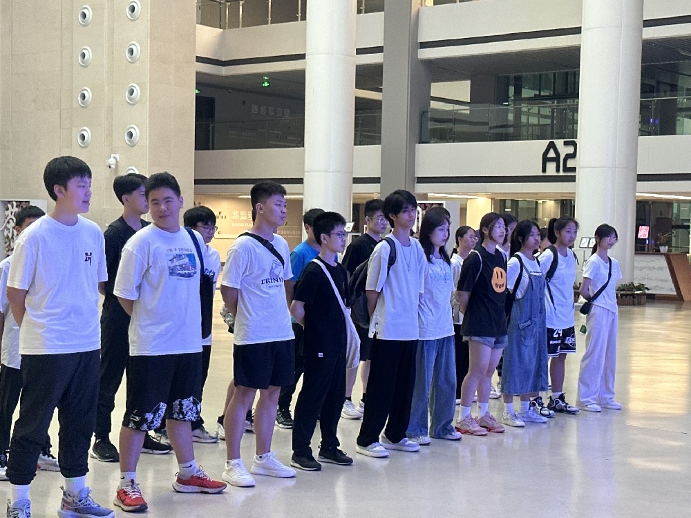 书本与实践的完美融合！翊生涯青少年智能职业体验营勾勒孩子们的未来